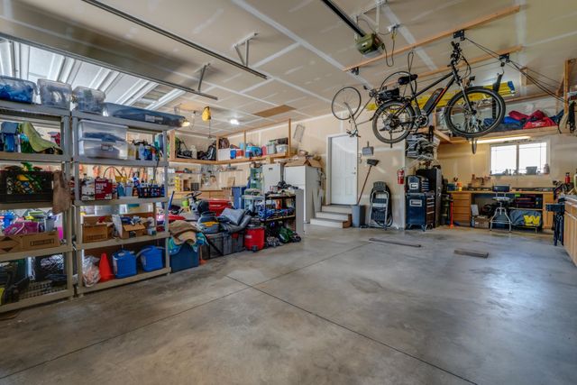 10505 N Skyline Dr, Spokane, WA 99208