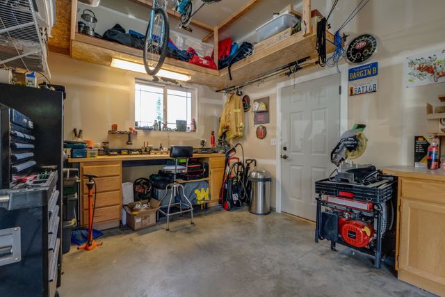 10505 N Skyline Dr, Spokane, WA 99208