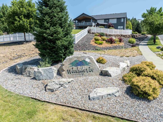 10505 N Skyline Dr, Spokane, WA 99208