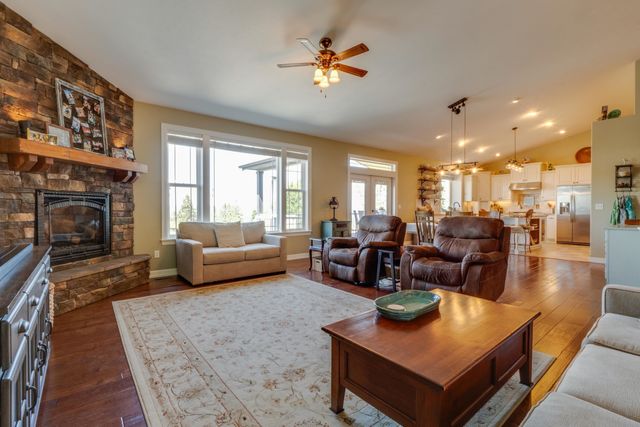 10505 N Skyline Dr, Spokane, WA 99208