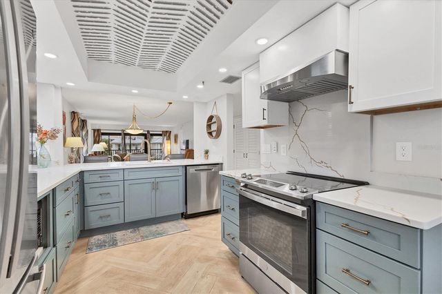 1001 BENJAMIN FRANKLIN DRIVE 201, Sarasota, FL 34236