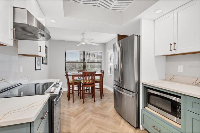 1001 BENJAMIN FRANKLIN DRIVE 201, Sarasota, FL 34236