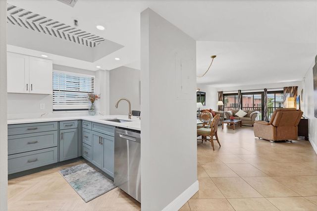 1001 BENJAMIN FRANKLIN DRIVE 201, Sarasota, FL 34236