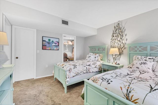 1001 BENJAMIN FRANKLIN DRIVE 201, Sarasota, FL 34236