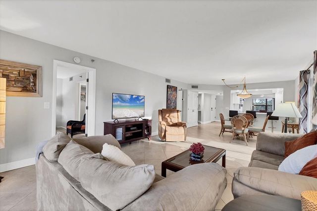 1001 BENJAMIN FRANKLIN DRIVE 201, Sarasota, FL 34236