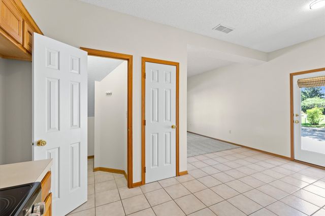 2165 Ridgeview Circle, Clive, IA 50325