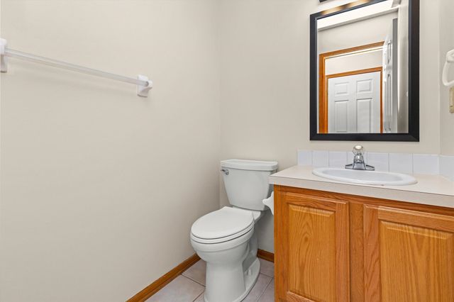 2165 Ridgeview Circle, Clive, IA 50325