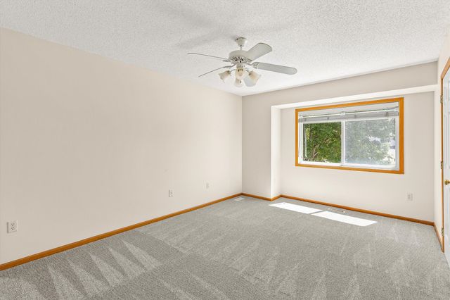 2165 Ridgeview Circle, Clive, IA 50325