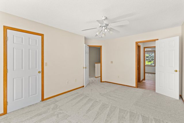 2165 Ridgeview Circle, Clive, IA 50325