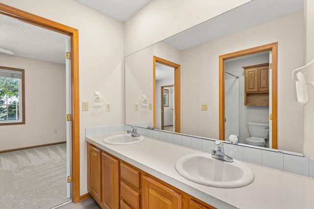 2165 Ridgeview Circle, Clive, IA 50325