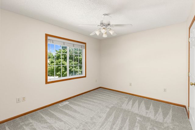 2165 Ridgeview Circle, Clive, IA 50325