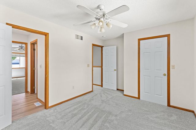 2165 Ridgeview Circle, Clive, IA 50325