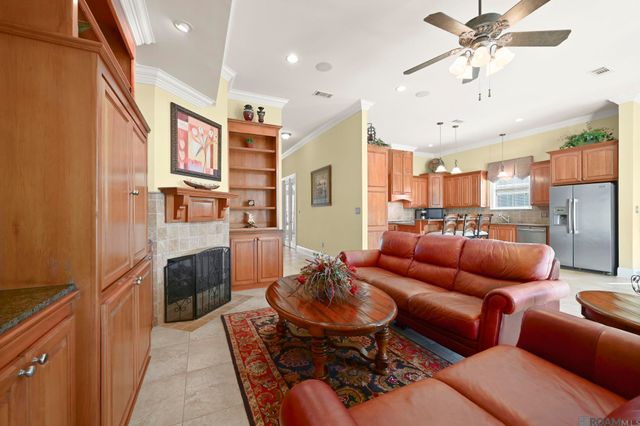 6191 Breeze Point Dr, Gonzales, LA 70737