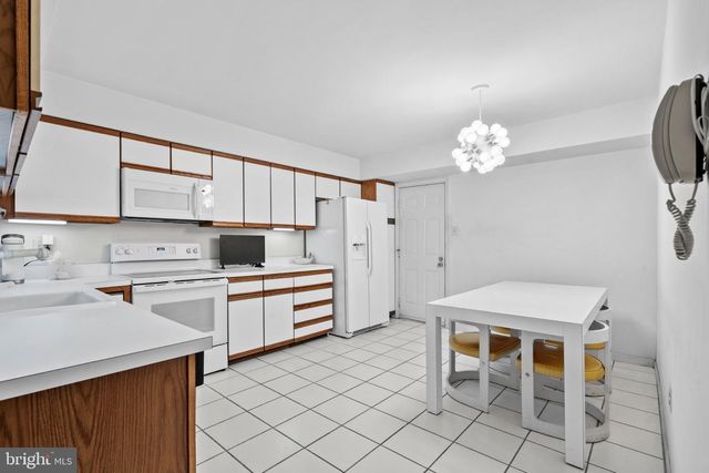 256 SYCAMORE CIR, Feasterville Trevose, PA 19053