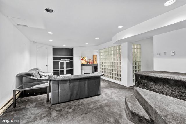 256 SYCAMORE CIR, Feasterville Trevose, PA 19053