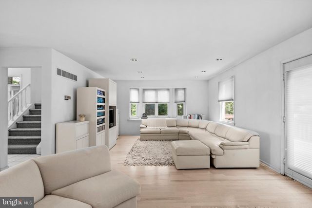 256 SYCAMORE CIR, Feasterville Trevose, PA 19053