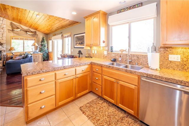 28244 Arbon Lane, Lake Arrowhead, CA 92352