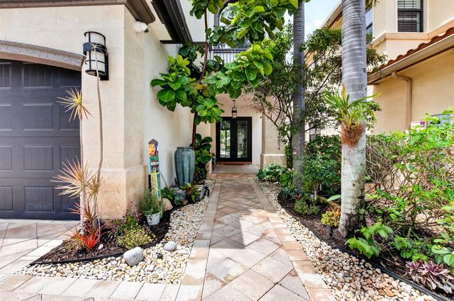 8991 Little Falls Way, Delray Beach, FL 33446