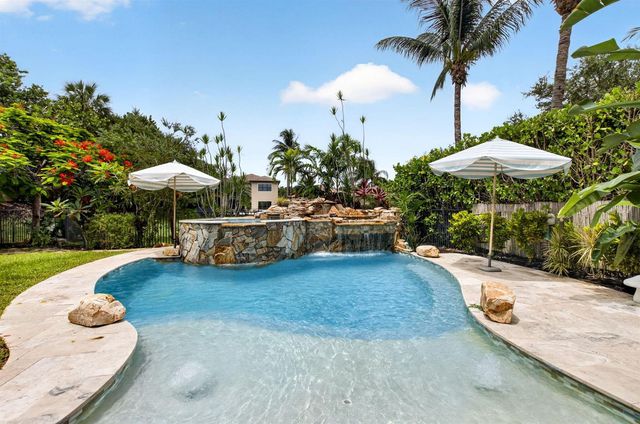 8991 Little Falls Way, Delray Beach, FL 33446