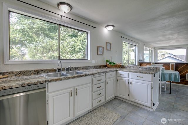 347 Harbor View Loop SE, Ocean Shores, WA 98569