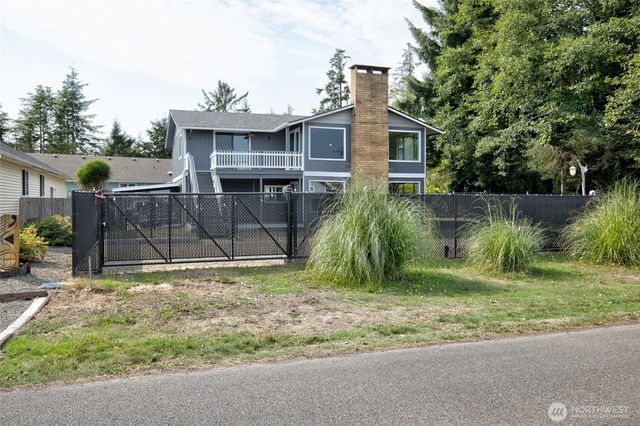 347 Harbor View Loop SE, Ocean Shores, WA 98569