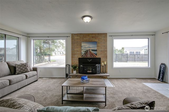 347 Harbor View Loop SE, Ocean Shores, WA 98569