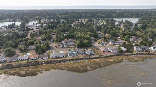 347 Harbor View Loop SE, Ocean Shores, WA 98569