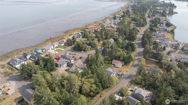 347 Harbor View Loop SE, Ocean Shores, WA 98569