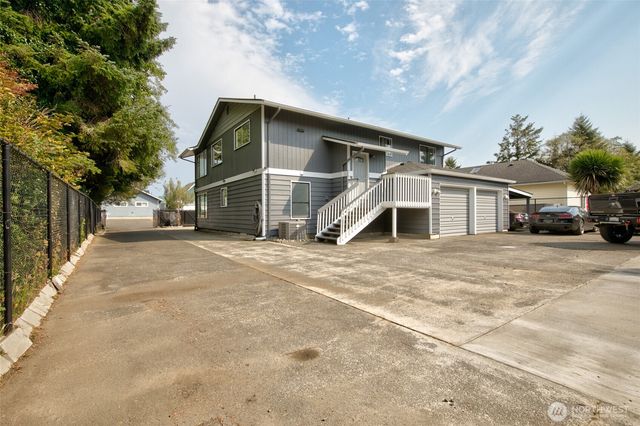 347 Harbor View Loop SE, Ocean Shores, WA 98569