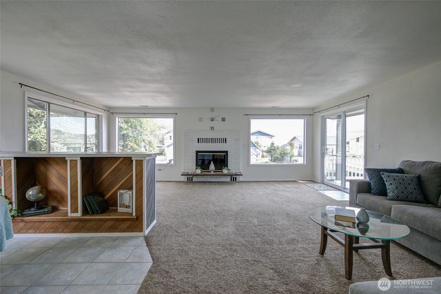 347 Harbor View Loop SE, Ocean Shores, WA 98569