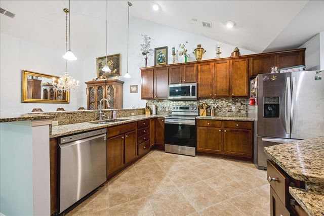 1668 W SOUTHFIELD CIR, Memphis, TN 38016