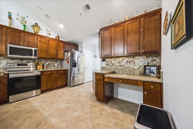 1668 W SOUTHFIELD CIR, Memphis, TN 38016