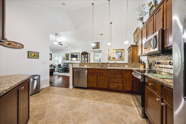 1668 W SOUTHFIELD CIR, Memphis, TN 38016