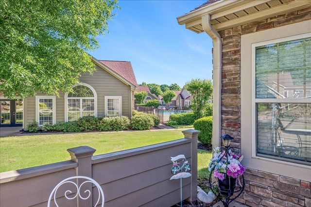 1668 W SOUTHFIELD CIR, Memphis, TN 38016