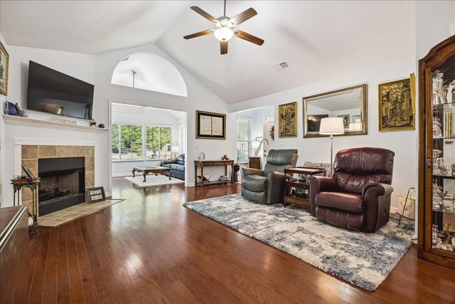 1668 W SOUTHFIELD CIR, Memphis, TN 38016