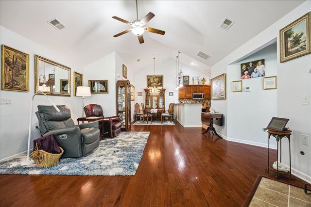 1668 W SOUTHFIELD CIR, Memphis, TN 38016