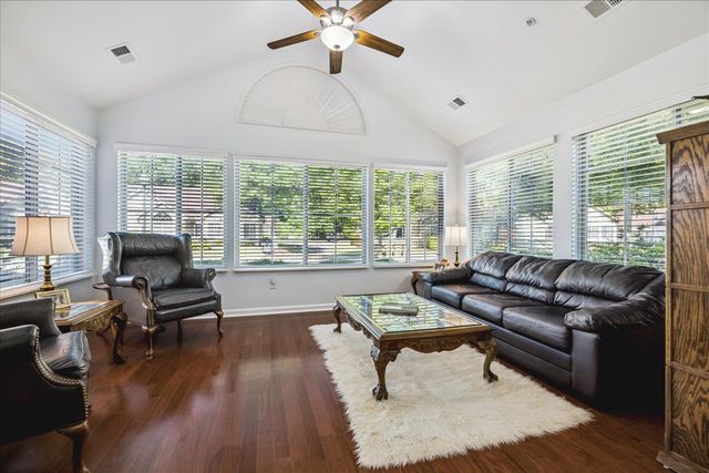 1668 W SOUTHFIELD CIR, Memphis, TN 38016