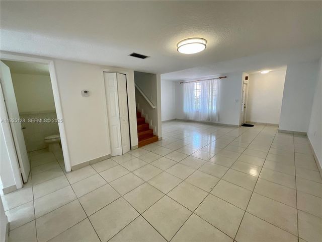 895 W 79th Pl, Hialeah, FL 33014