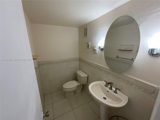 895 W 79th Pl, Hialeah, FL 33014