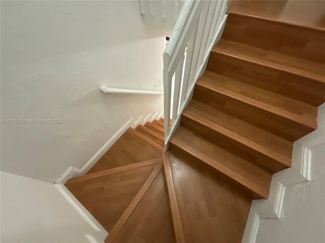 895 W 79th Pl, Hialeah, FL 33014