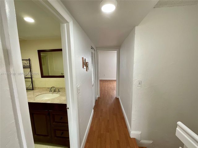 895 W 79th Pl, Hialeah, FL 33014