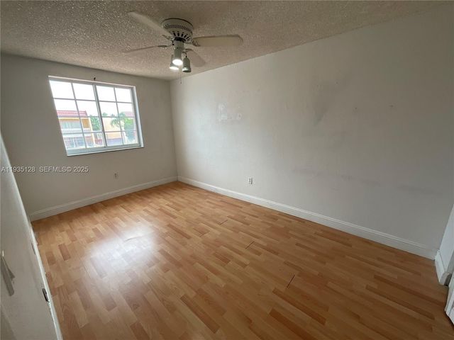 895 W 79th Pl, Hialeah, FL 33014