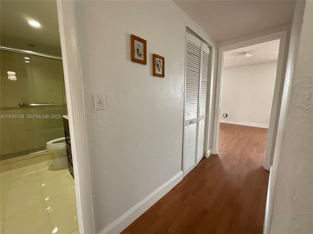 895 W 79th Pl, Hialeah, FL 33014