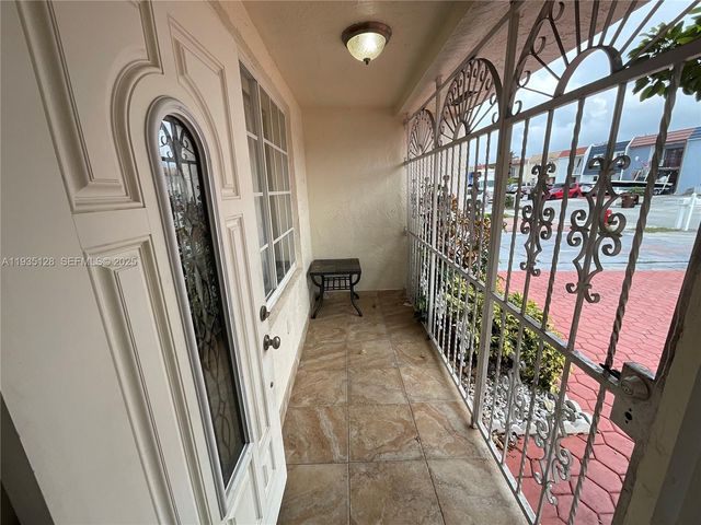 895 W 79th Pl, Hialeah, FL 33014