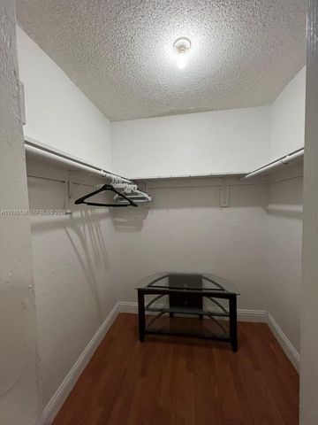 895 W 79th Pl, Hialeah, FL 33014