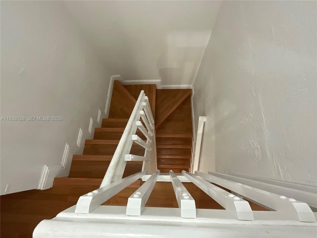 895 W 79th Pl, Hialeah, FL 33014