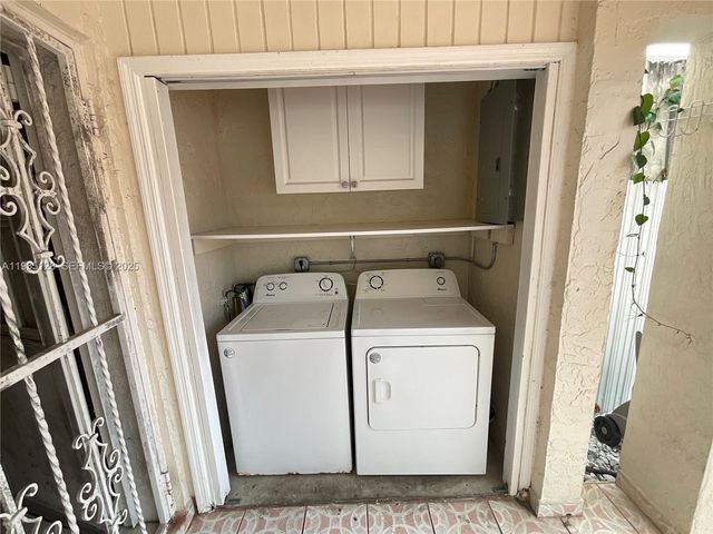 895 W 79th Pl, Hialeah, FL 33014