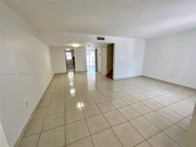 895 W 79th Pl, Hialeah, FL 33014