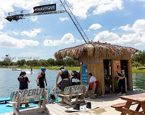 895 W 79th Pl, Hialeah, FL 33014