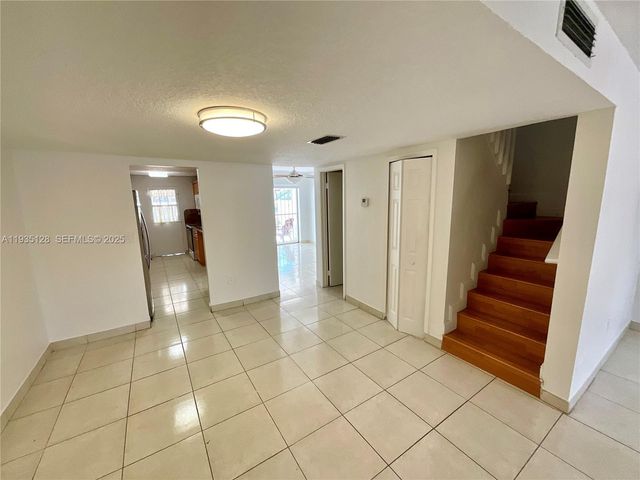 895 W 79th Pl, Hialeah, FL 33014